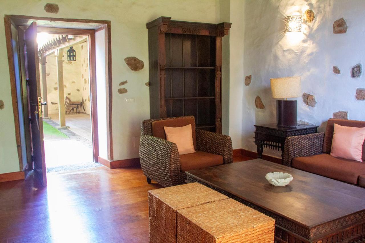 Hotel Boutique Oasis Casa Vieja La Oliva Esterno foto