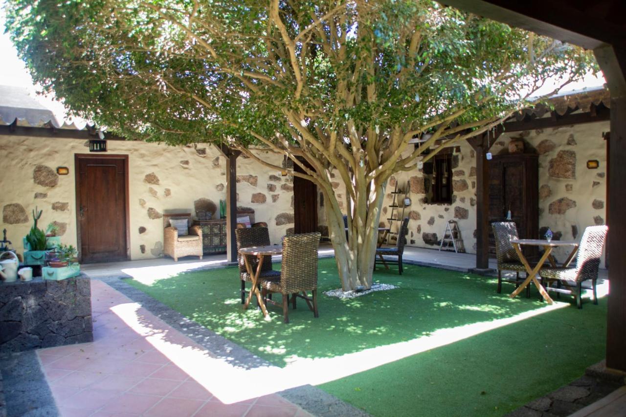 Hotel Boutique Oasis Casa Vieja La Oliva Esterno foto