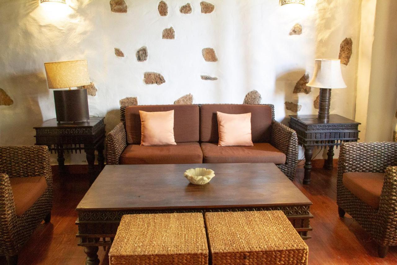 Hotel Boutique Oasis Casa Vieja La Oliva Esterno foto